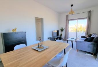 Apartment with 360 degree balcony and WONDERFUL view! has Balcony rooms