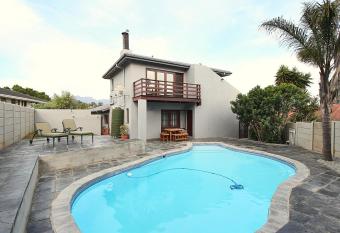 Glennies Guesthouse allows 18 year olds to book a room