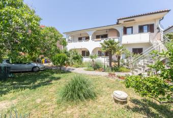 Apartment Beti with Balcony has Balcony rooms