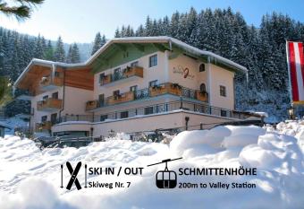 Hotel Der Schmittenhof has Balcony rooms