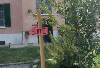 Notte Rosa has rooms with a private hot tub