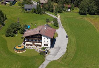 Salzburger Dolomitenhof allows 18 year olds to book a room