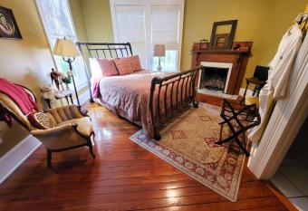 The Camellia Rose Inn- King Room allows 18 year olds to book a room