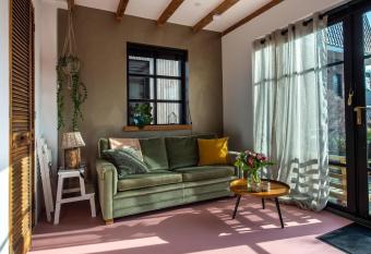 Guesthouse Rotterdam, tinyhouse nearby Kralingen has Balcony rooms