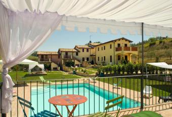 Borgo Le Capannelle has Balcony rooms
