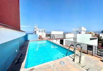Estudio con balcon y vista, playa en Puerto de la Cruz allows 18 year olds to book a room