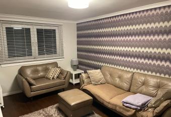 COP26 GLASGOW WEST END allows 18 year olds to book a room