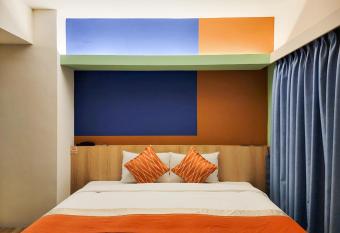 Talmud Hotel Gongyuan allows 18 year olds to book a room