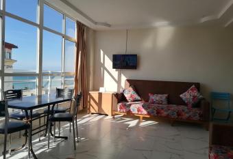 Appart Terrasse Malabata Beach allows 18 year olds to book a room