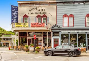 Village Tavern Inn has Balcony rooms