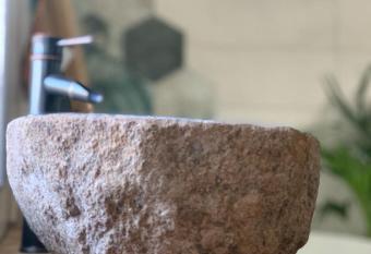 La bulle suspendue has Balcony rooms