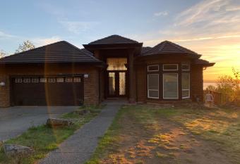 Seaview Executive Home allows 18 year olds to book a room