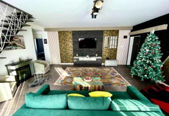 N & G Apartments has rooms with a private hot tub