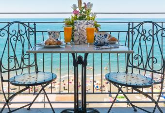 B&B Tramonto Sul Mare allows 18 year olds to book a room