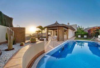 Villa Happy Holidays Pool Private has Balcony rooms