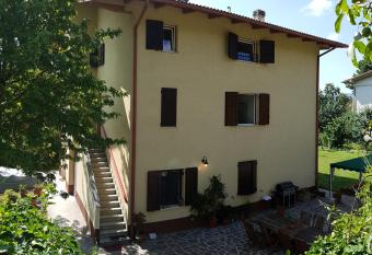 Cherry House B&B has Balcony rooms