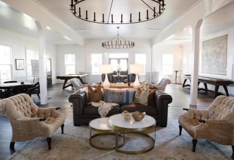 Bitterroot Mansion has Balcony rooms