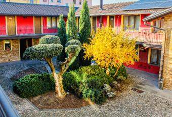 Bergamo Easy Airport private parking has Balcony rooms