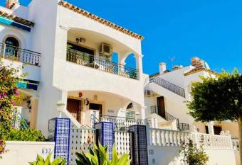 Casa Beth Villamartin 2 Bedroom/ 2 Bathroom with Pool allows 18 year olds to book a room