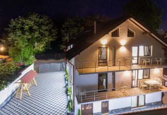 Pensiunea D & Ylan has Balcony rooms