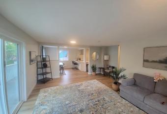 Fresh Top Floor Apartment w/ Balcony has Balcony rooms