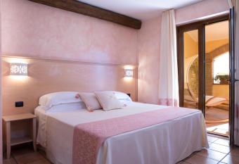 S Anninnia has Balcony rooms