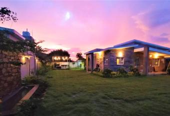 Nine Hill Villa - 2BHK Private Villa with Pool has rooms with a private hot tub