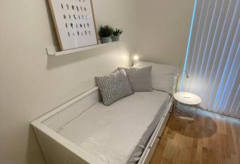 Newer apartment, with all you need! 25 min to Oslo City or OSL Airport! has Balcony rooms