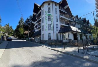 Mountain Breeze has Balcony rooms