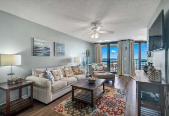 Phoenix 6 502 has Balcony rooms