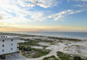 My Beach Retreat by Nick has Balcony rooms