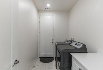 Desert Escape, Stunning View, Pool, Bbq, Firepit, Gated, Walk2 Coachella Music Festival has rooms with a private hot tub