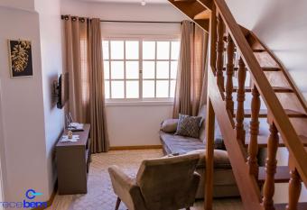 Duplex 6 pessoas ao lado da Pra  a das Flores allows 18 year olds to book a room