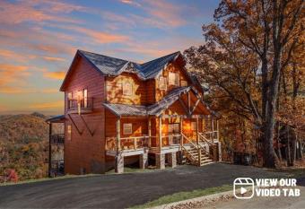 Victoria's Secrets cabin has Balcony rooms