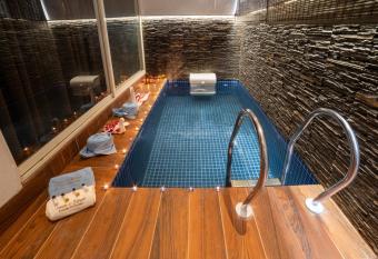 Divan Clarks Inn Goa has Smoking/Balcony rooms