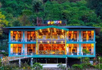 goSTOPS Dehradun, Maldevta - Rooms & Dorms allows 18 year olds to book a room