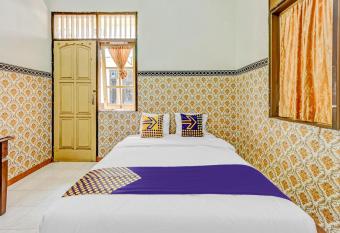 SPOT ON 90739 Kost Kalasan 39 allows 18 year olds to book a room