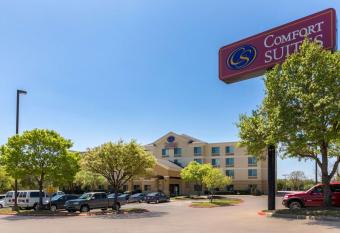 Comfort Suites Austin Airport allows 18 year olds to book a room