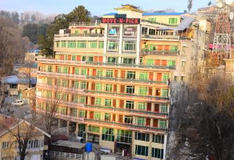 Move-N-Pick Murree has Balcony rooms