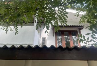 Fully Furnished Apartment allows 18 year olds to book a room