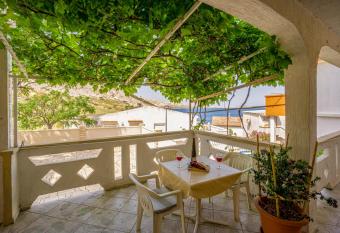 Apartment Asta on the hill with seaview has Balcony rooms