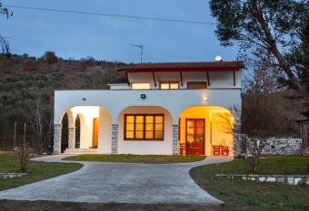   R           -         OR  -VILLA TOSCANA has Balcony rooms