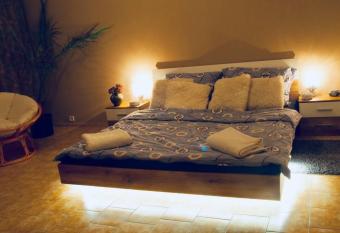 Cozy apartment at river Labe near center and train allows 18 year olds to book a room