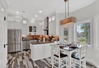 The Cross Lake Maison has Balcony rooms