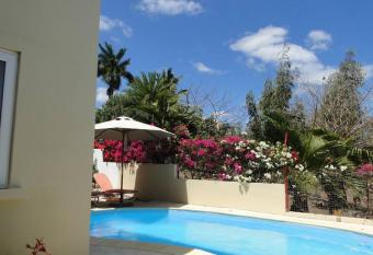 Villa Turquoise has Balcony rooms