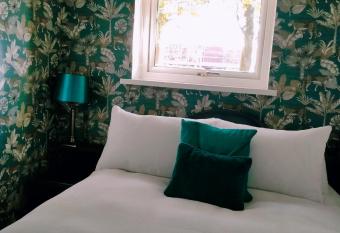 Garden Apartment Morpeth- with lockable bike storage! has Balcony rooms