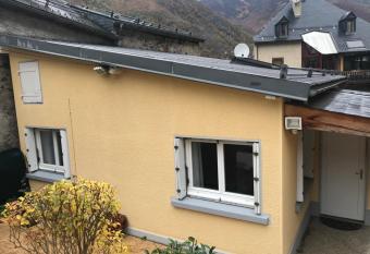 Petite maison proche du centre ville has Balcony rooms