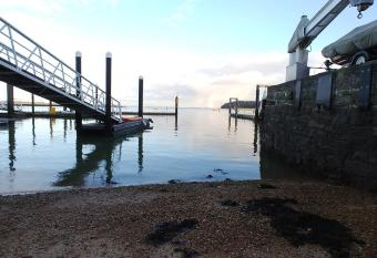 Seafarer s View - 6 bedroom townhouse in Cowes, parking & seaviews. has Balcony rooms