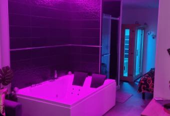 appart spa 89 allows 18 year olds to book a room