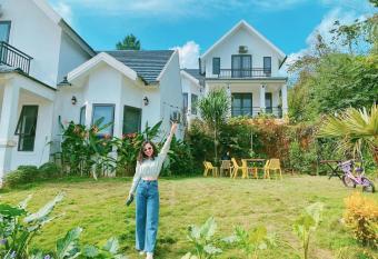 Rose Villas Ba V   Venue Travel has Balcony rooms